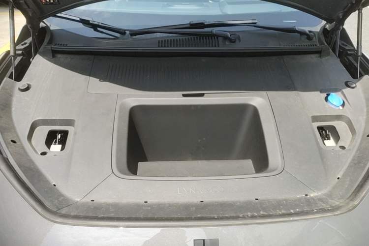 Used Lynk & Co Z20 2025 530 km Range Rear-Wheel Drive Max Engine Bay