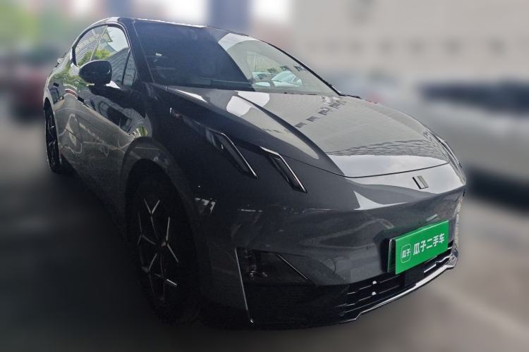 Used Lynk & Co Z20 2025 530 km Range Rear-Wheel Drive Max Front Right 45 Deg