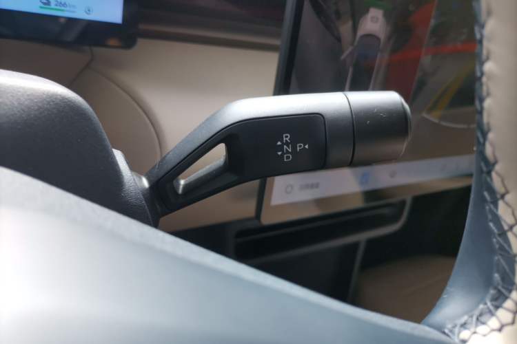 Used Lynk & Co Z20 2025 530 km Range Rear-Wheel Drive Max Gear Lever