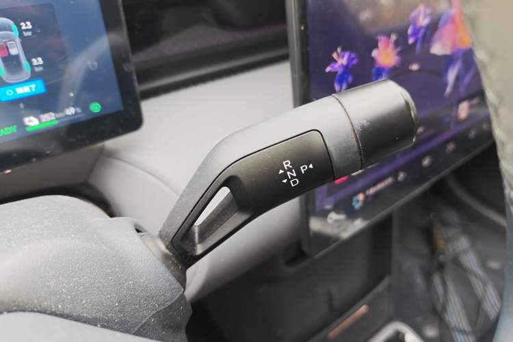 Used Lynk & Co Z20 2025 530 km Range Rear-Wheel Drive Pro Gear Lever