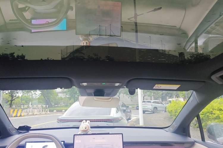 Used Lynk & Co Z20 2025 530 km Range Rear-Wheel Drive Pro Headliner