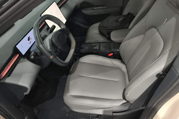 Used Lynk & Co Z20 2025 530 km Range Rear-Wheel Drive Max Left Front Seat