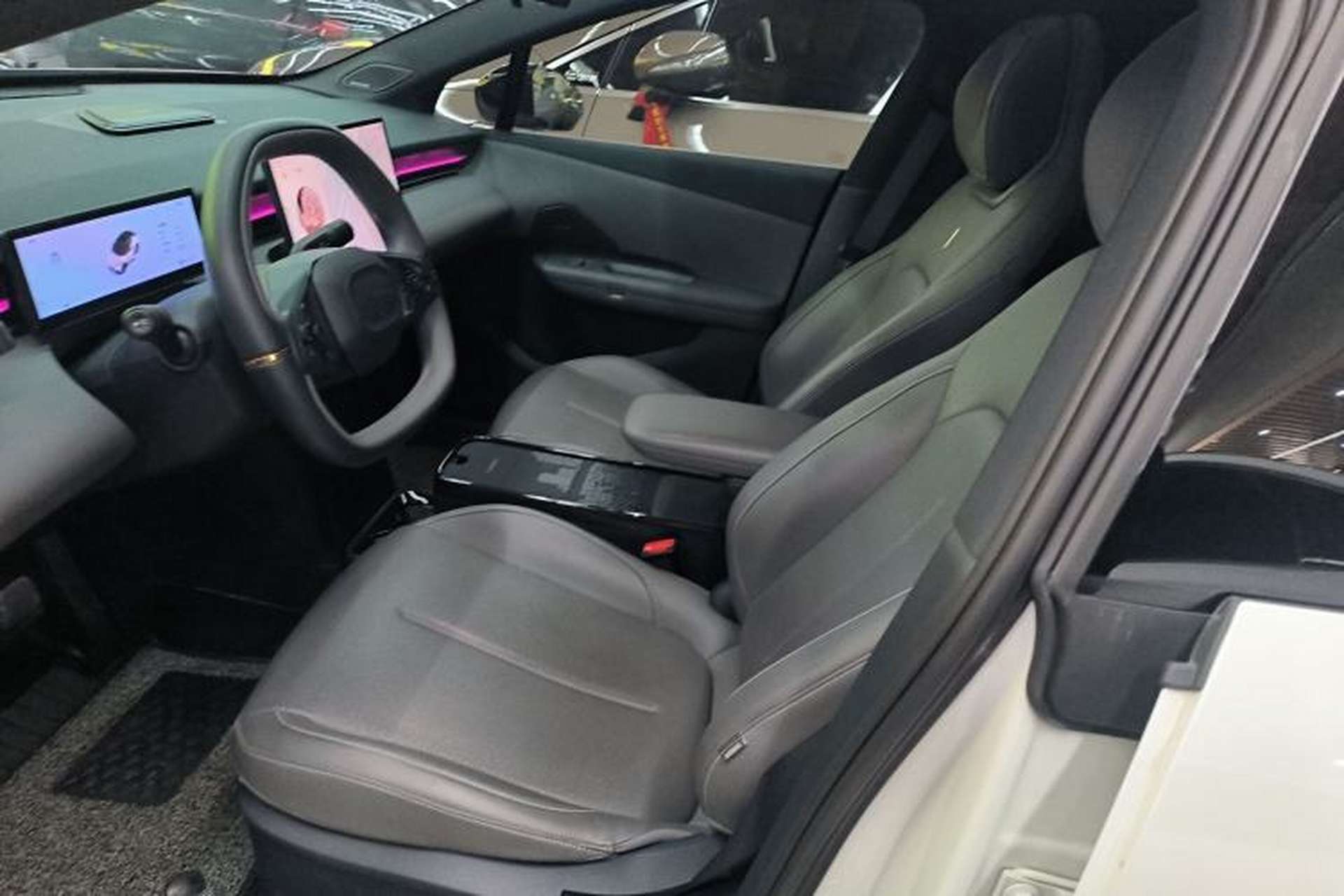 Used Lynk & Co Z20 2025 530 km Range Rear-Wheel Drive Pro Left Front Seat