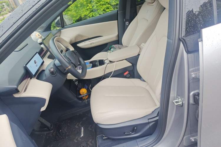 Used Lynk & Co Z20 2025 530 km Range Rear-Wheel Drive Pro Left Front Seat