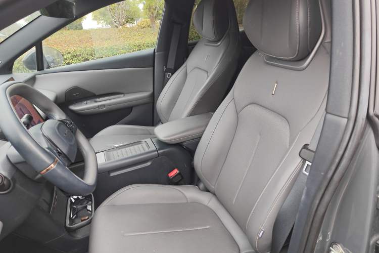 Used Lynk & Co Z20 2025 530 km Range Rear-Wheel Drive Pro Left Front Seat