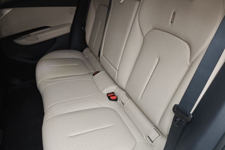 Used Lynk & Co Z20 2025 530 km Range Rear-Wheel Drive Pro Left Rear Seat