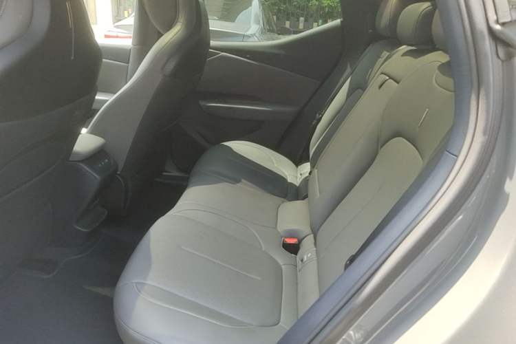 Used Lynk & Co Z20 2025 530 km Range Rear-Wheel Drive Max Left Rear Seat