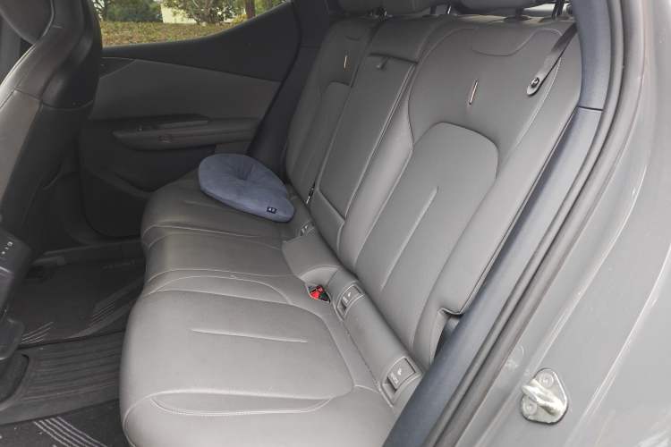Used Lynk & Co Z20 2025 530 km Range Rear-Wheel Drive Pro Left Rear Seat