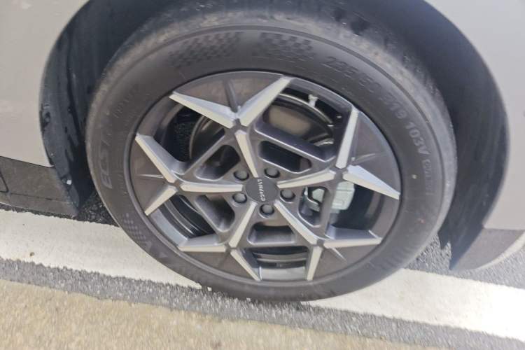 Used Lynk & Co Z20 2025 530 km Range Rear-Wheel Drive Pro Right Front Wheel Hub