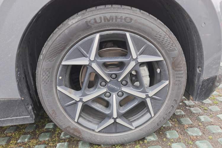 Used Lynk & Co Z20 2025 530 km Range Rear-Wheel Drive Pro Right Front Wheel Hub
