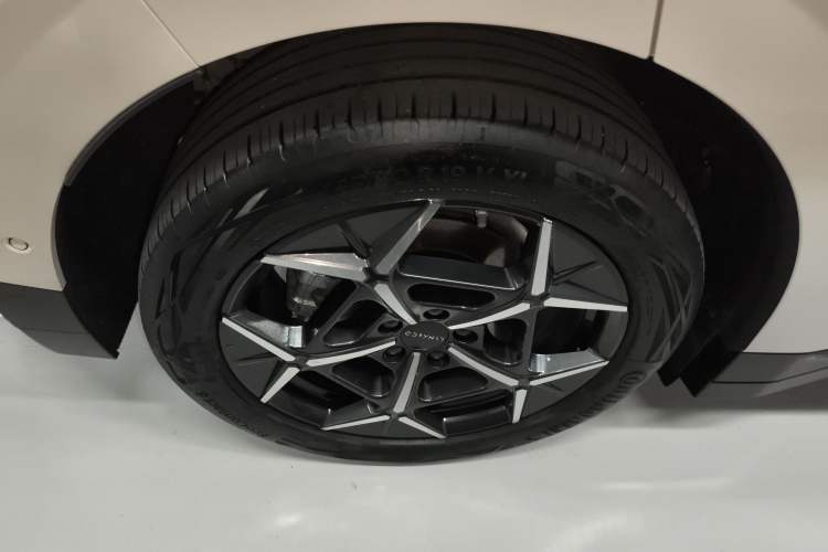 Used Lynk & Co Z20 2025 530 km Range Rear-Wheel Drive Max Right Rear Wheel Hub