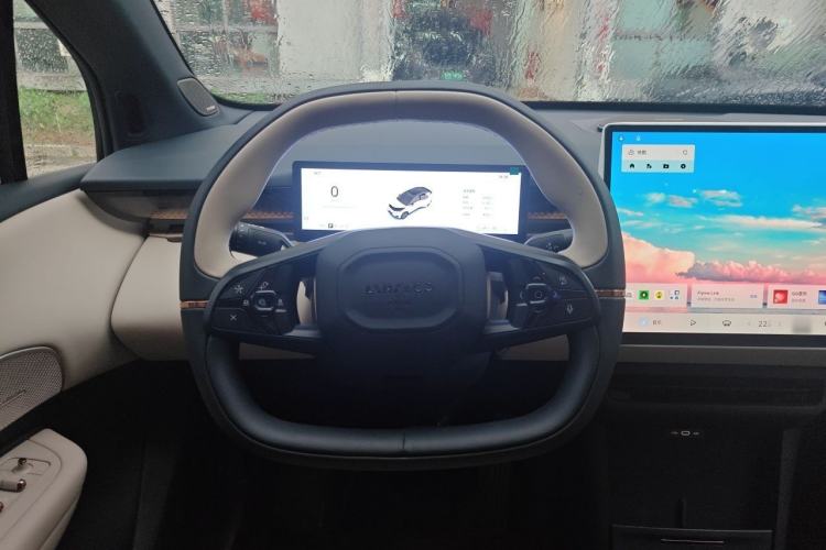 Used Lynk & Co Z20 2025 530 km Range Rear-Wheel Drive Pro Steering Wheel