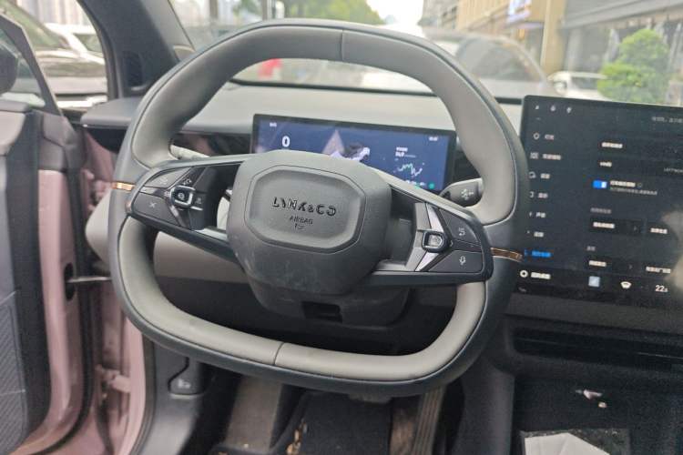 Used Lynk & Co Z20 2025 530 km Range Rear-Wheel Drive Pro Steering Wheel