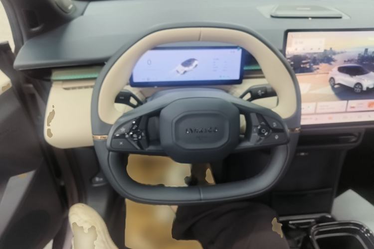 Used Lynk & Co Z20 2025 530 km Range Rear-Wheel Drive Pro Steering Wheel