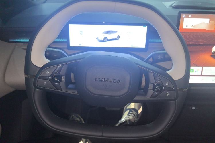 Used Lynk & Co Z20 2025 530 km Range Rear-Wheel Drive Pro Steering Wheel