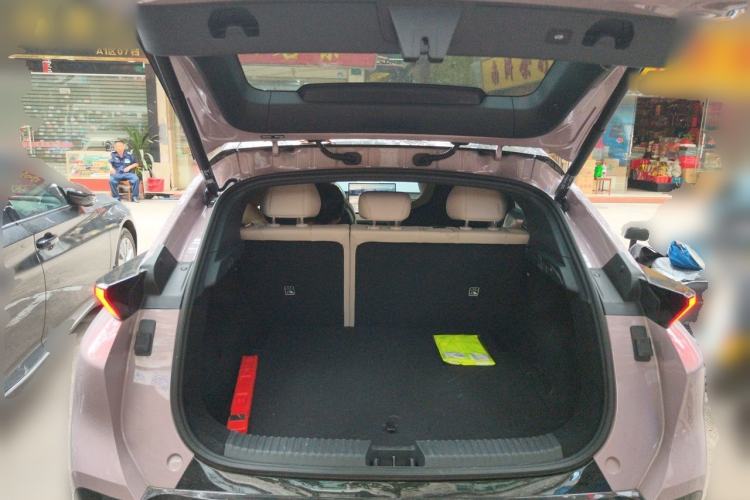 Used Lynk & Co Z20 2025 530 km Range Rear-Wheel Drive Pro Trunk