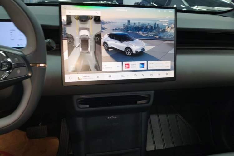 Used Lynk & Co Z20 2025 530 km Range Rear-Wheel Drive Pro Audio And AC Panel