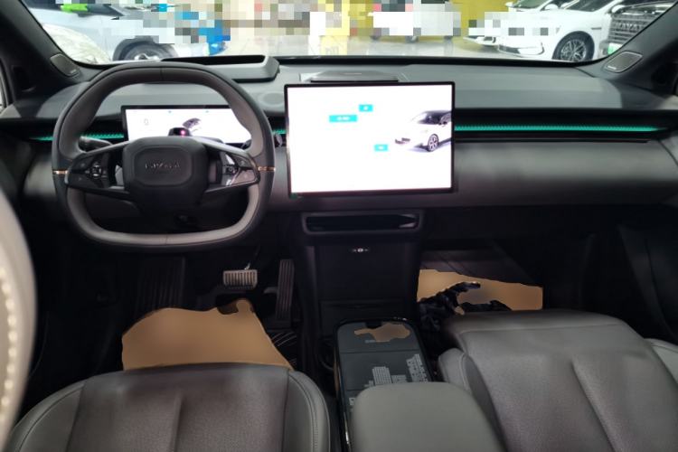Used Lynk & Co Z20 2025 530 km Range Rear-Wheel Drive Max Center Console