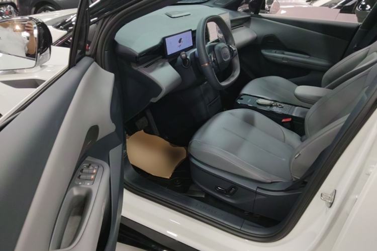 Used Lynk & Co Z20 2025 530 km Range Rear-Wheel Drive Pro Driver Seat