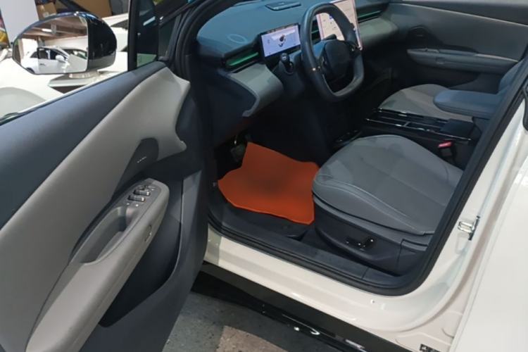 Used Lynk & Co Z20 2025 530 km Range Rear-Wheel Drive Pro Driver Seat