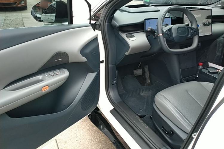 Used Lynk & Co Z20 2025 530 km Range Rear-Wheel Drive Max Driver Seat