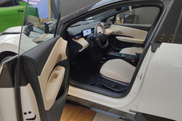 Used Lynk & Co Z20 2025 530 km Range Rear-Wheel Drive Max Driver Seat