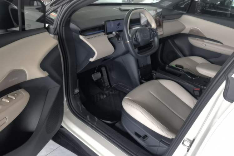 Used Lynk & Co Z20 2025 530 km Range Rear-Wheel Drive Pro Driver Seat