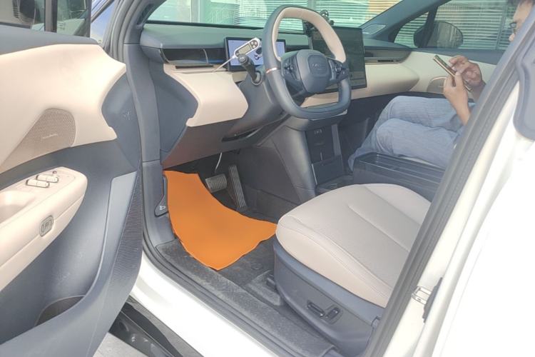 Used Lynk & Co Z20 2025 530 km Range Rear-Wheel Drive Pro Driver Seat