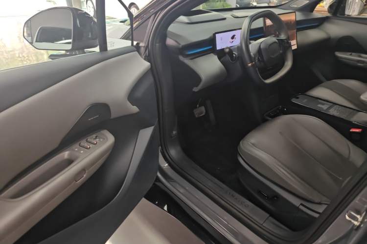 Used Lynk & Co Z20 2025 530 km Range Rear-Wheel Drive Max Driver Seat