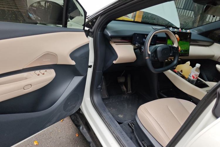 Used Lynk & Co Z20 2025 530 km Range Rear-Wheel Drive Pro Driver Seat