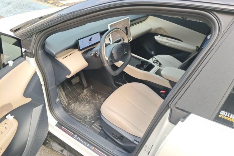 Used Lynk & Co Z20 2025 530 km Range Rear-Wheel Drive Max Driver Seat