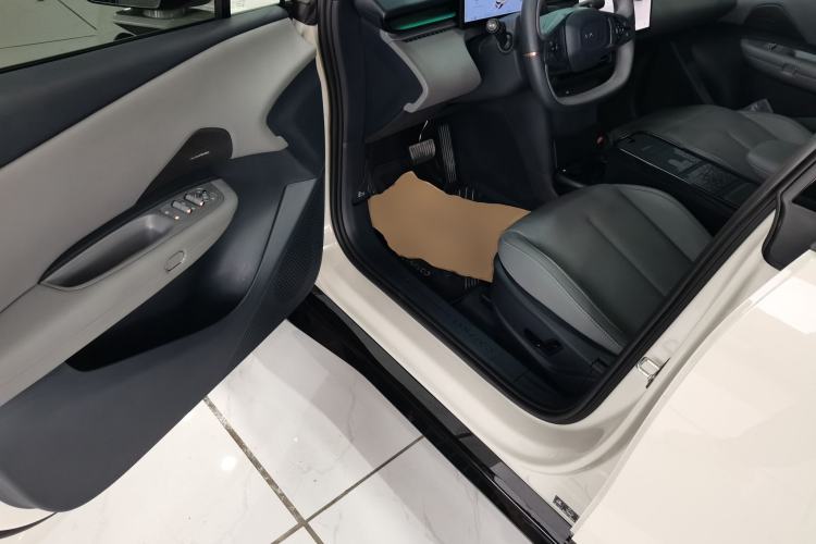Used Lynk & Co Z20 2025 530 km Range Rear-Wheel Drive Max Driver Seat