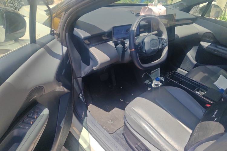 Used Lynk & Co Z20 2025 530 km Range Rear-Wheel Drive Pro Driver Seat