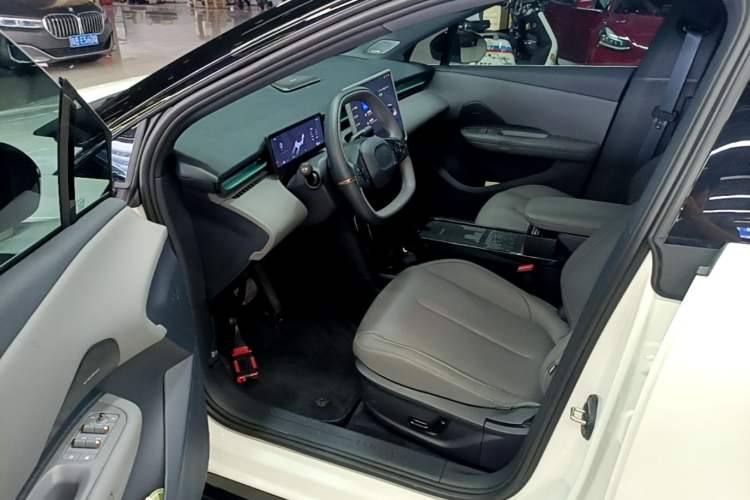 Used Lynk & Co Z20 2025 530 km Range Rear-Wheel Drive Pro Driver Seat