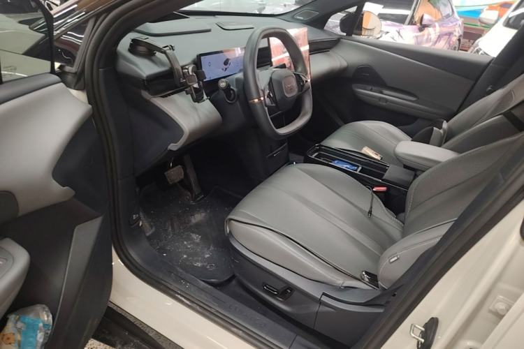 Used Lynk & Co Z20 2025 530 km Range Rear-Wheel Drive Max Driver Seat