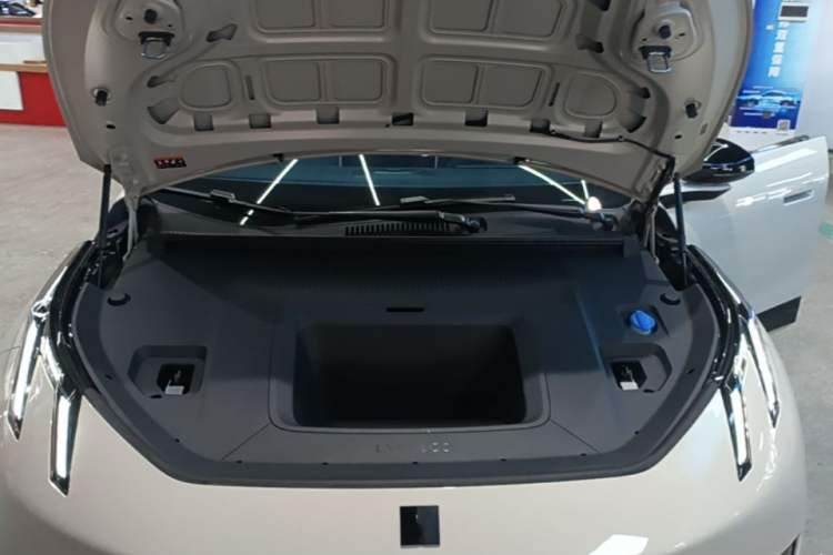 Used Lynk & Co Z20 2025 530 km Range Rear-Wheel Drive Pro Engine Bay