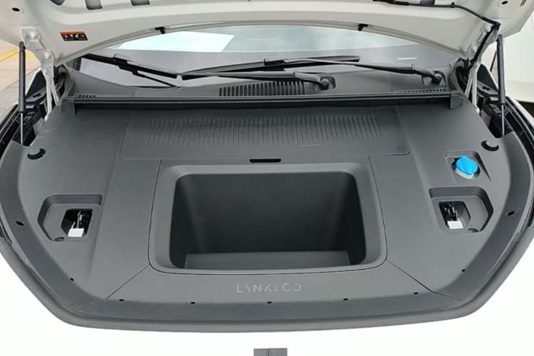 Used Lynk & Co Z20 2025 530 km Range Rear-Wheel Drive Max Engine Bay