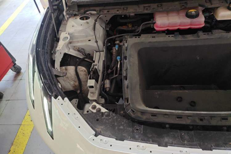 Used Lynk & Co Z20 2025 530 km Range Rear-Wheel Drive Pro Engine Bay Right