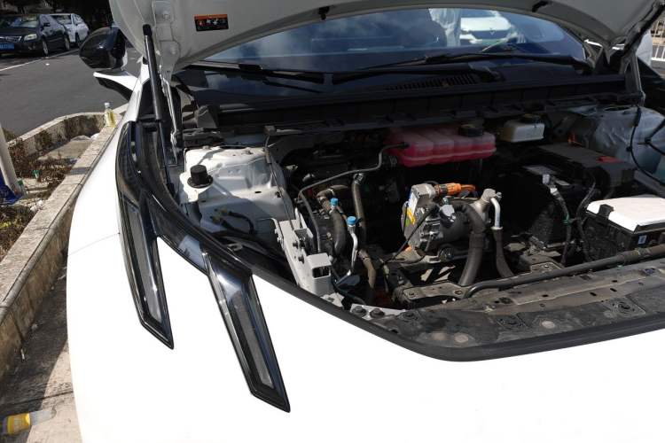Used Lynk & Co Z20 2025 530 km Range Rear-Wheel Drive Pro Engine Bay Right