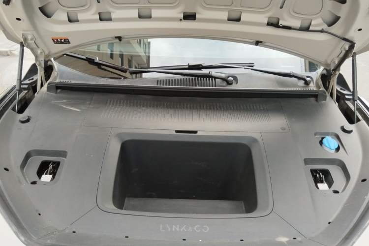 Used Lynk & Co Z20 2025 530 km Range Rear-Wheel Drive Max Engine Bay