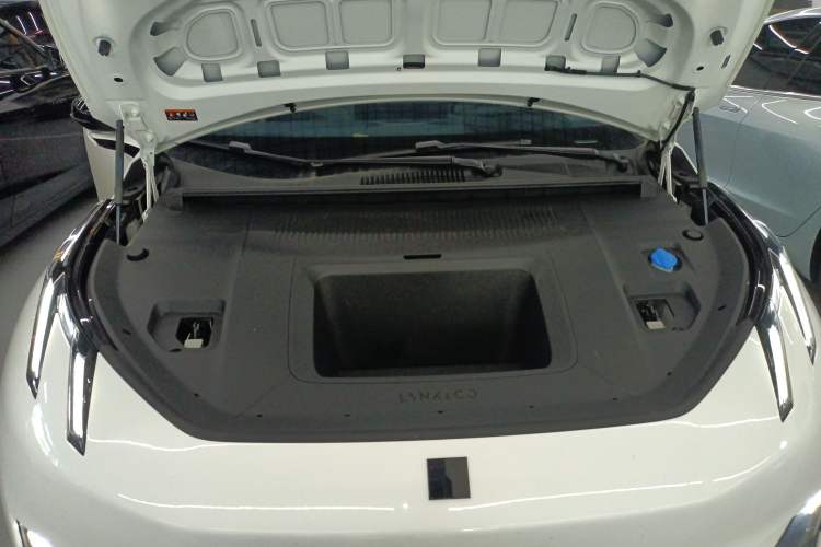 Used Lynk & Co Z20 2025 530 km Range Rear-Wheel Drive Max Engine Bay