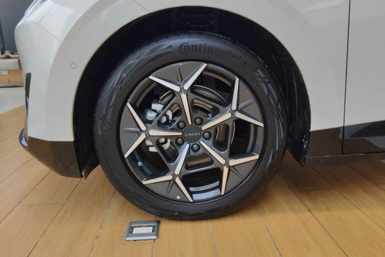 Used Lynk & Co Z20 2025 530 km Range Rear-Wheel Drive Max Exterior 4