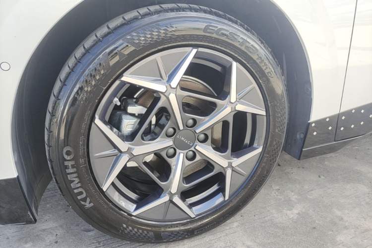 Used Lynk & Co Z20 2025 530 km Range Rear-Wheel Drive Pro Exterior 4