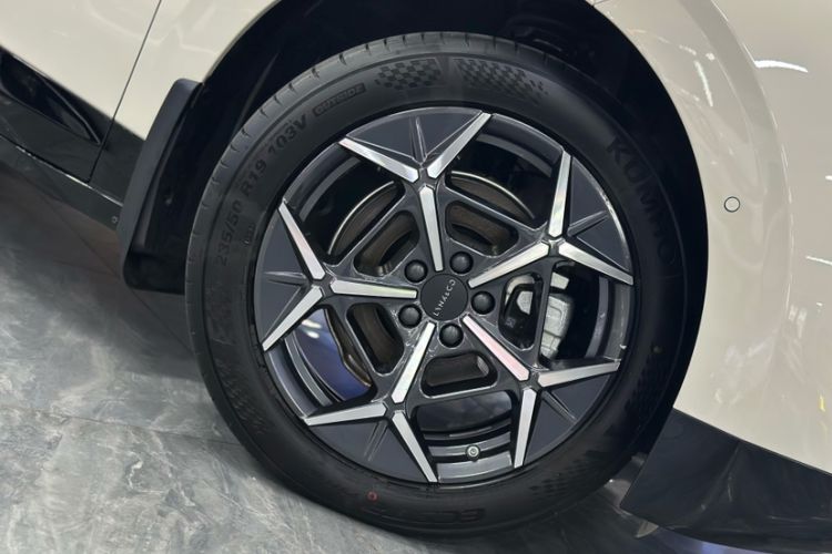 Used Lynk & Co Z20 2025 530 km Range Rear-Wheel Drive Pro Exterior 4