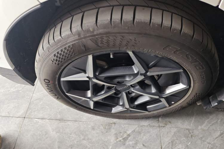 Used Lynk & Co Z20 2025 530 km Range Rear-Wheel Drive Max Exterior 5