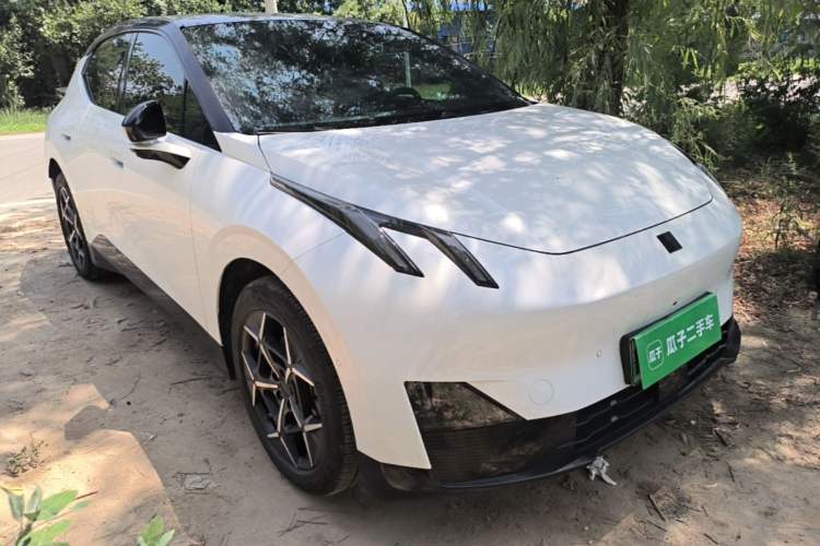 Used Lynk & Co Z20 2025 530 km Range Rear-Wheel Drive Max Front Right 45 Deg