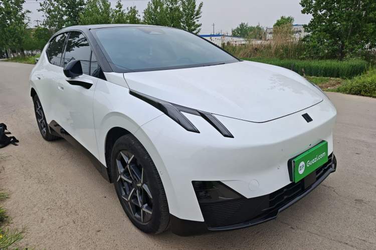 Used Lynk & Co Z20 2025 530 km Range Rear-Wheel Drive Max Front Right 45 Deg
