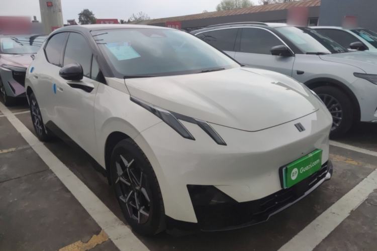 Used Lynk & Co Z20 2025 530 km Range Rear-Wheel Drive Pro Front Right 45 Deg