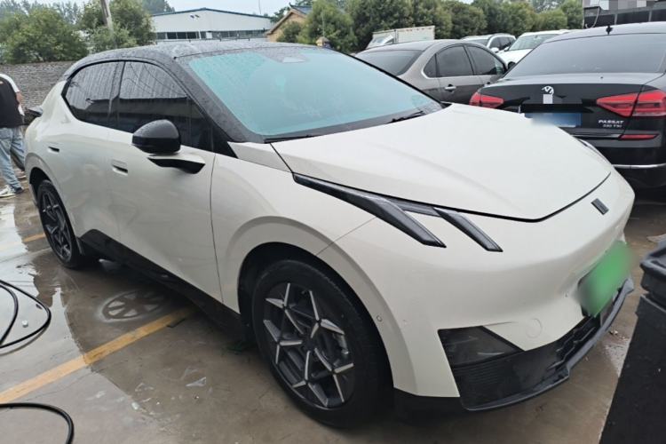 Used Lynk & Co Z20 2025 530 km Range Rear-Wheel Drive Max Front Right 45 Deg