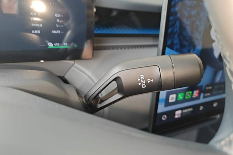 Used Lynk & Co Z20 2025 530 km Range Rear-Wheel Drive Pro Gear Lever